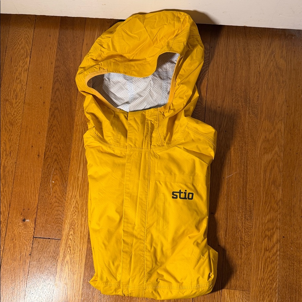 Stio Men’s Rain jacket small